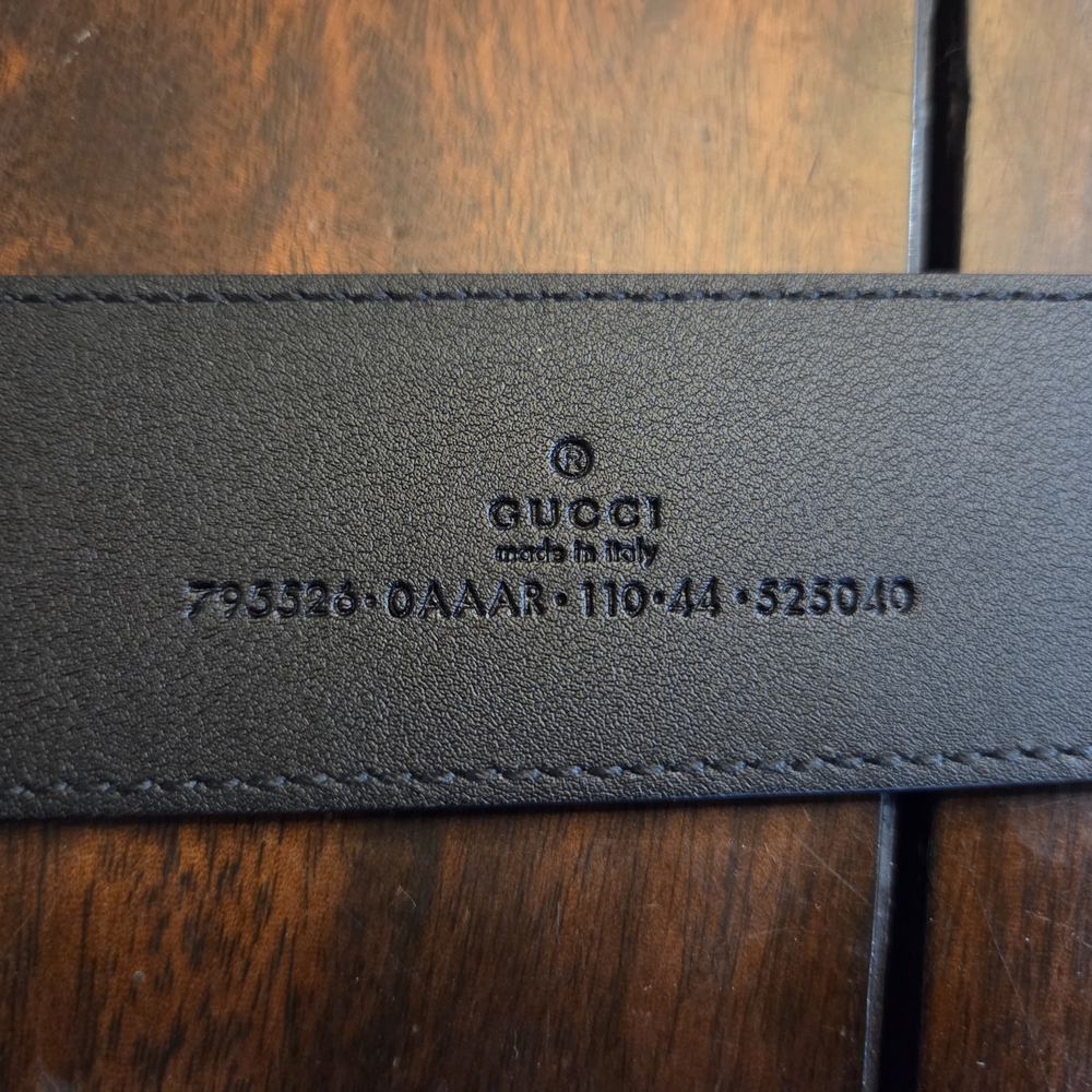 Faceted Gucci Black Belt with Gold GG Buckle - Picture 3 of 3